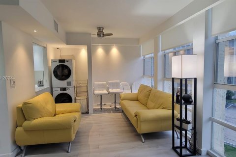 Condo in Hallandale Beach, Florida, 2 bedrooms  № 1271251 - photo 4