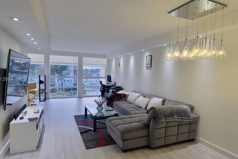 Copropriété à vendre à Hallandale Beach, Floride: 2 chambres, 85.84 m2 № 1271251 - photo 2