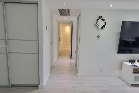 Copropriété à vendre à Hallandale Beach, Floride: 2 chambres, 85.84 m2 № 1271251 - photo 9