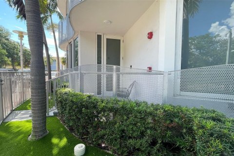 Condo in Miami Beach, Florida, 1 bedroom  № 1187880 - photo 15