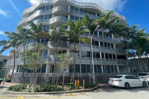 Condo in Miami Beach, Florida, 1 bedroom  № 1187880 - photo 16