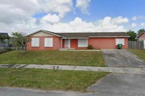 House in Homestead, Florida 3 bedrooms, 166.67 sq.m. № 883723 - photo 1
