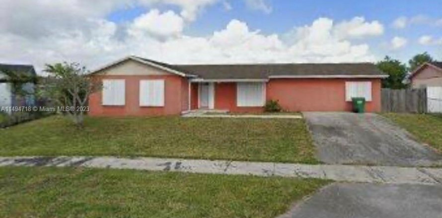 House in Homestead, Florida 3 bedrooms, 166.67 sq.m. № 883723