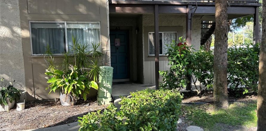 Condo in Tampa, Florida, 2 bedrooms  № 1443085