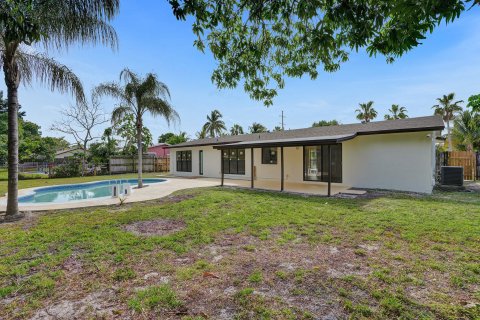 Villa ou maison à vendre à Margate, Floride: 4 chambres, 180.97 m2 № 1172560 - photo 15