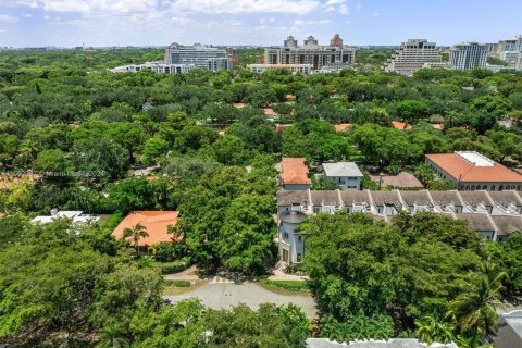 Townhouse in Coral Gables, Florida 3 bedrooms, 307.23 sq.m. № 1184640 - photo 24