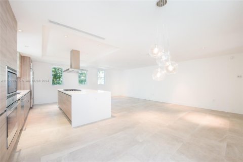 Townhouse in Coral Gables, Florida 3 bedrooms, 307.23 sq.m. № 1184640 - photo 13