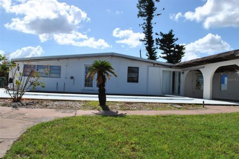 House in Port Charlotte, Florida 3 bedrooms, 176.42 sq.m. № 1414847 - photo 7