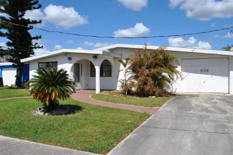 House in Port Charlotte, Florida 3 bedrooms, 176.42 sq.m. № 1414847 - photo 2