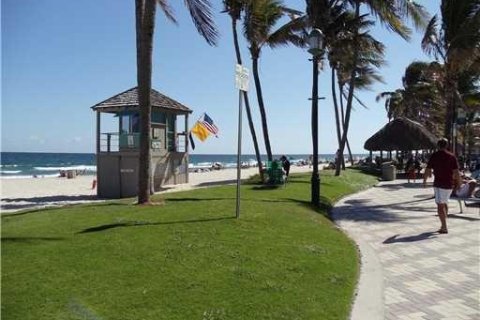 Condominio en venta en Deerfield Beach, Florida, 2 dormitorios, 77.02 m2 № 1120191 - foto 4