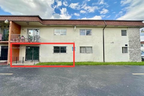 Condominio en venta en Hialeah, Florida, 1 dormitorio, 62.99 m2 № 851378 - foto 2