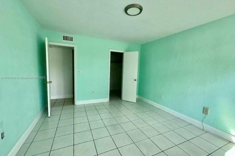 Condominio en venta en Hialeah, Florida, 1 dormitorio, 62.99 m2 № 851378 - foto 7