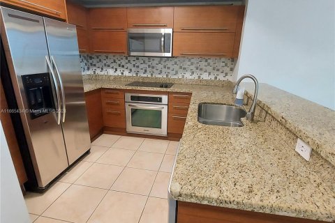 Condo in Fort Lauderdale, Florida, 3 bedrooms  № 1377684 - photo 10