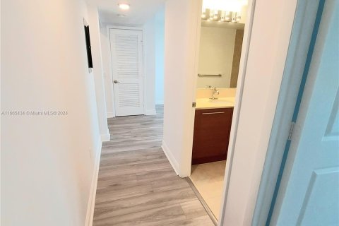 Condo in Fort Lauderdale, Florida, 3 bedrooms  № 1377684 - photo 6