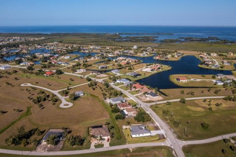 House in Punta Gorda, Florida 3 bedrooms, 193.42 sq.m. № 1194712 - photo 2