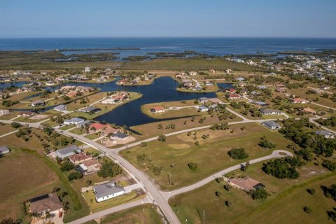 House in Punta Gorda, Florida 3 bedrooms, 193.42 sq.m. № 1194712 - photo 17