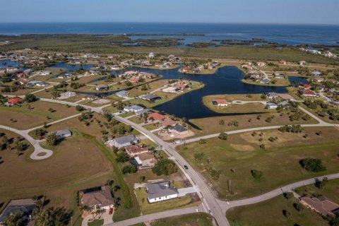 House in Punta Gorda, Florida 3 bedrooms, 193.42 sq.m. № 1194712 - photo 3