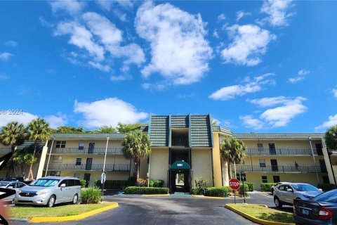 Copropriété à vendre à Tamarac, Floride: 2 chambres, 88.26 m2 № 1127419 - photo 17