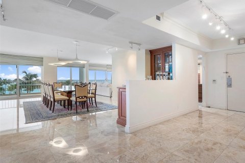 Condominio en venta en Bal Harbour, Florida, 3 dormitorios, 306.58 m2 № 730000 - foto 13
