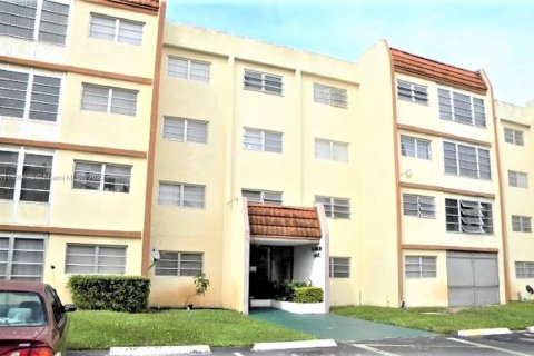 Condominio en venta en Lauderhill, Florida, 1 dormitorio, 70.14 m2 № 507570 - foto 1