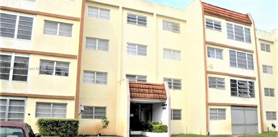 Condominio en Lauderhill, Florida, 1 dormitorio  № 507570