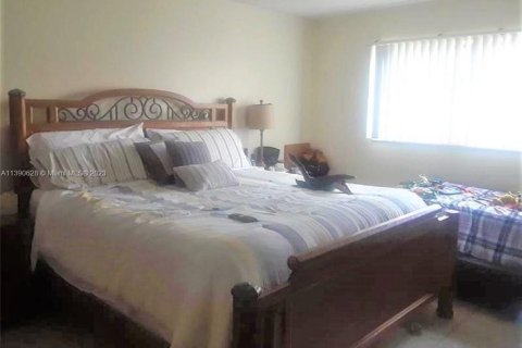 Condo in Lauderhill, Florida, 1 bedroom  № 507570 - photo 5