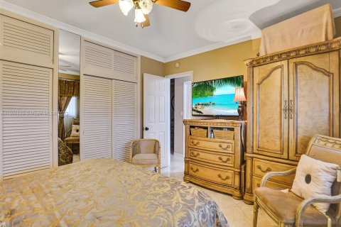 Condo in Miami, Florida, 1 bedroom  № 919432 - photo 19