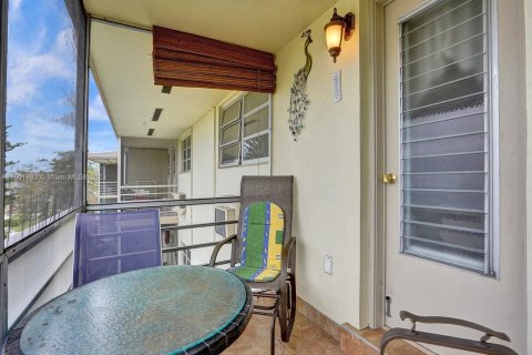 Condo in Miami, Florida, 1 bedroom  № 919432 - photo 16