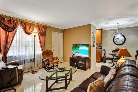 Condo in Miami, Florida, 1 bedroom  № 919432 - photo 10