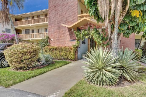 Condo in Miami, Florida, 1 bedroom  № 919432 - photo 22