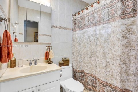 Condo in Miami, Florida, 1 bedroom  № 919432 - photo 21