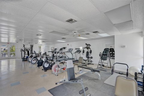 Condo in Miami, Florida, 1 bedroom  № 919432 - photo 26