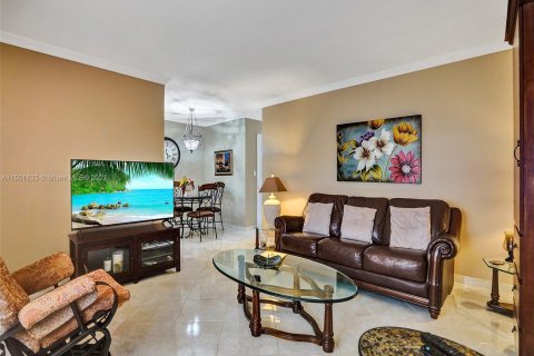 Condo in Miami, Florida, 1 bedroom  № 919432 - photo 9