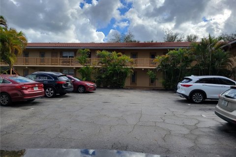 Купить кондоминиум в Корал-Спрингс, Флорида 2 спальни, 87.79м2, № 919527 - фото 2