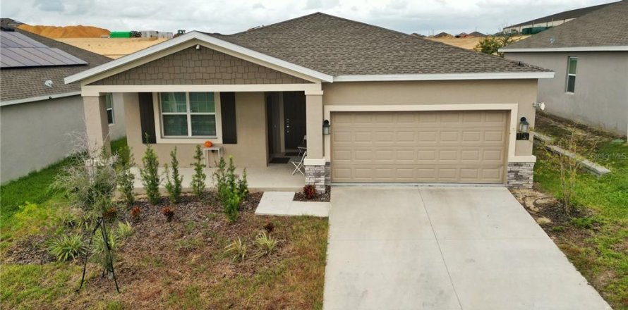 House in Davenport, Florida 4 bedrooms, 193.24 sq.m. № 1426466