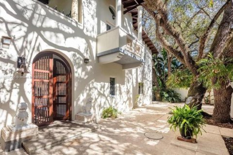 Villa ou maison à vendre à Miami, Floride: 5 chambres, 392.23 m2 № 965111 - photo 3