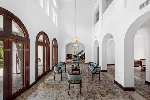 Villa ou maison à vendre à Miami, Floride: 5 chambres, 392.23 m2 № 965111 - photo 7