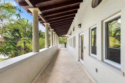 Casa en venta en Miami, Florida, 5 dormitorios, 392.23 m2 № 965111 - foto 17