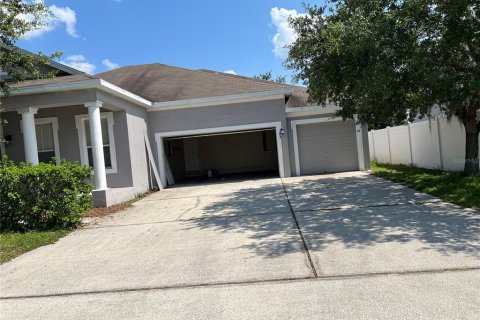 House in Kissimmee, Florida 4 bedrooms, 255.39 sq.m. № 961909 - photo 2