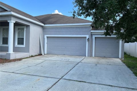 House in Kissimmee, Florida 4 bedrooms, 255.39 sq.m. № 961909 - photo 4