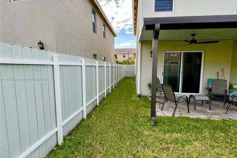 House in Florida City, Florida 4 bedrooms, 200.11 sq.m. № 975714 - photo 28