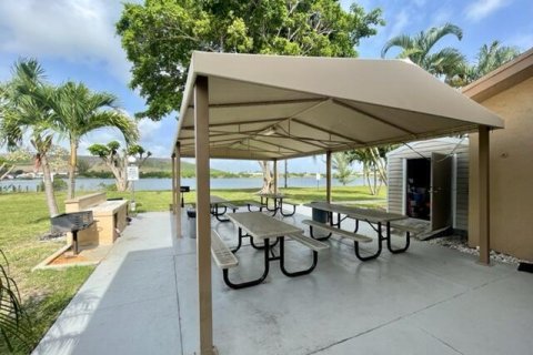 Copropriété à vendre à Deerfield Beach, Floride: 2 chambres, 98.48 m2 № 1104706 - photo 11