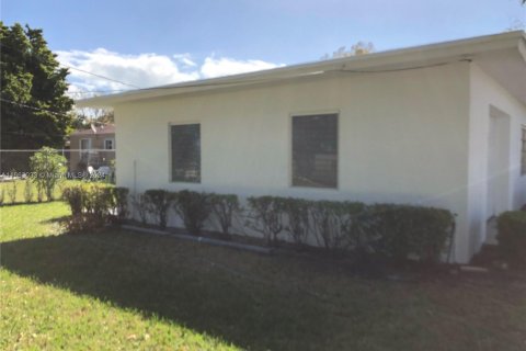 House in Miami, Florida 3 bedrooms, 128.48 sq.m. № 1372689 - photo 12