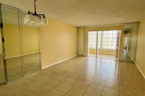 Condo in Lauderdale Lakes, Florida, 1 bedroom  № 1224663 - photo 12