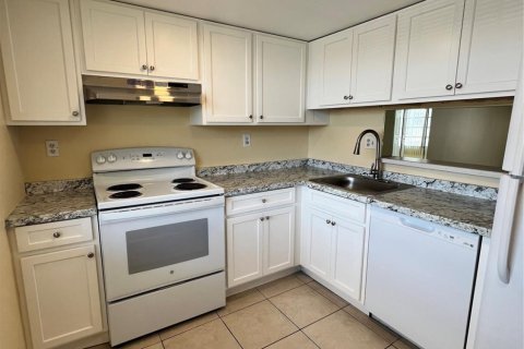 Condo in Lauderdale Lakes, Florida, 1 bedroom  № 1224663 - photo 14