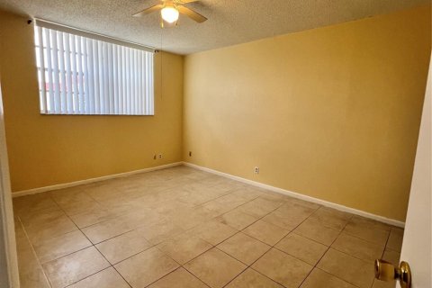 Condo in Lauderdale Lakes, Florida, 1 bedroom  № 1224663 - photo 10