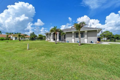 Casa en venta en Lehigh Acres, Florida, 3 dormitorios, 209.68 m2 № 1130945 - foto 3