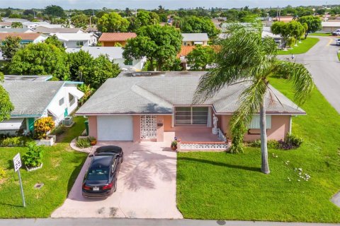 Casa en venta en Tamarac, Florida, 2 dormitorios, 146.69 m2 № 1358600 - foto 2