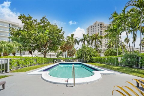 Villa ou maison à louer à Bay Harbor Islands, Floride: 1 chambre, 70.61 m2 № 1358599 - photo 6