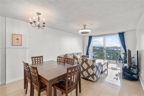 Condominio en venta en North Miami, Florida, 1 dormitorio, 69.68 m2 № 1358601 - foto 16